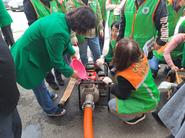 양수기 가동 교육훈련 모습