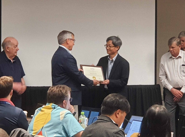 한국원자력연구원 구경회 박사가 미국기계학회(ASME) 산하 원자력 코드 및 표준 위원회 공로상을 수상했다.