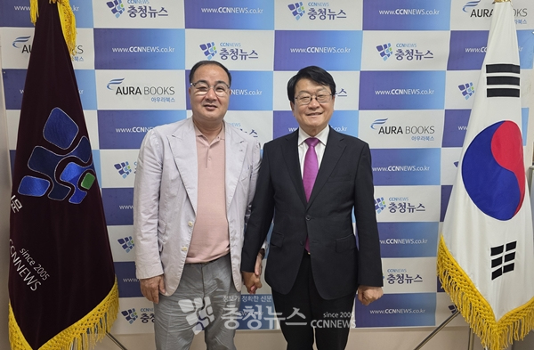 (왼쪽부터) 충청뉴스 김거수 대표와 오석진 대전교육감 당선인