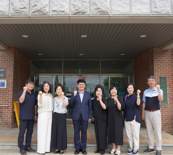 2026년 아산시 초등교장단 초청 간담회 개최 기념사진 (가운데 : 이성근 학장)