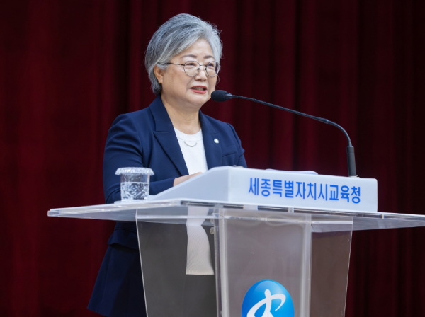 인사 하는 강미애 세종시교육감