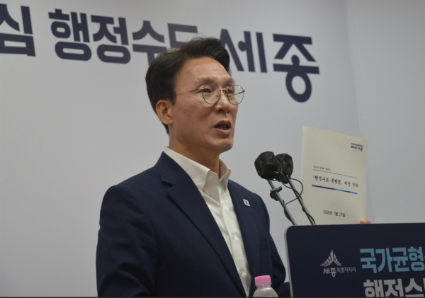 기자간담회 하는 김민석 전 총리