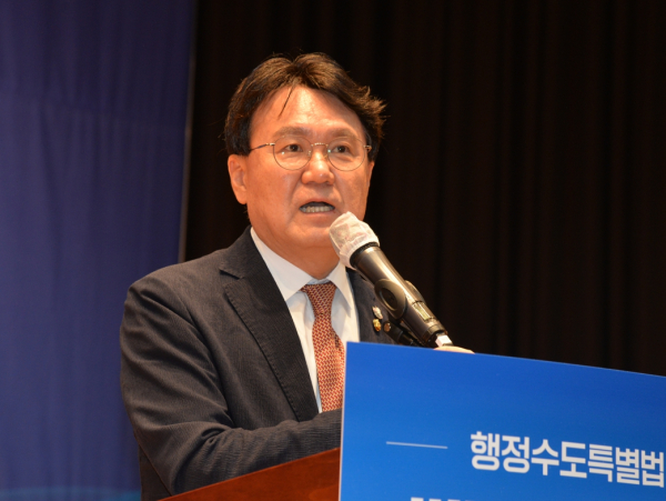 결의사 하는 황운하 국회의원&nbsp;