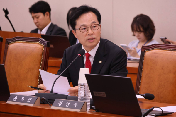 윤용근 국회의원