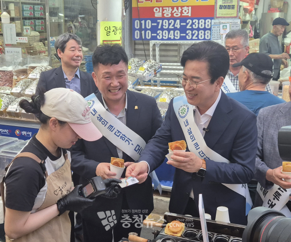 허태정 대전시장이 지역화폐 ‘온통대전 2.0’이 재개된 1일