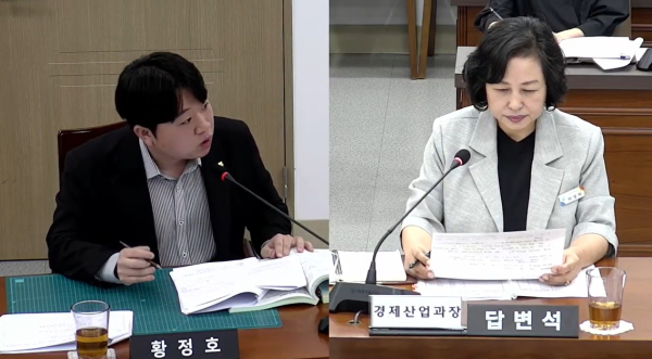 계룡시의회 2차 예결위. 황정호 의원이 경제산업과장을 상대로 질의를 하고 있다 / 시의회 유튜브