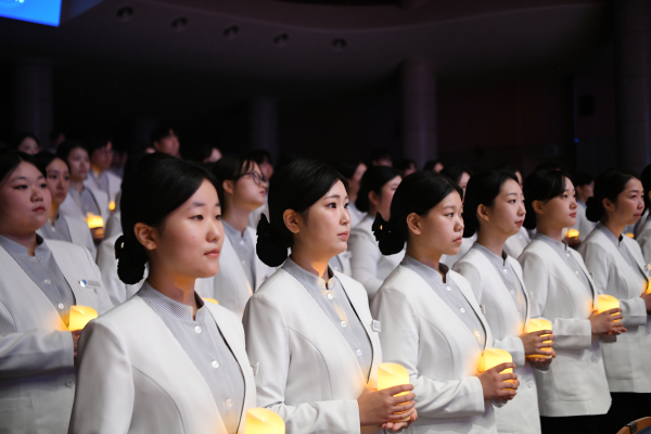 나이팅게일 촛불 선서식 모습