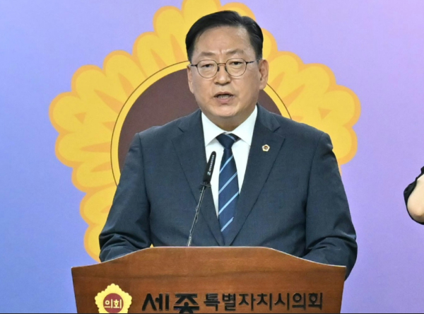 브리핑 하는 유인호 세종시의회 부의장