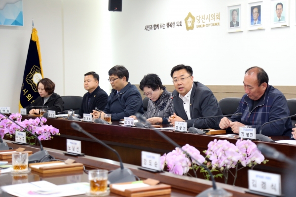 김기재 의장을 비롯한 당진시의회 의원 / 충청뉴스 최형순 기자