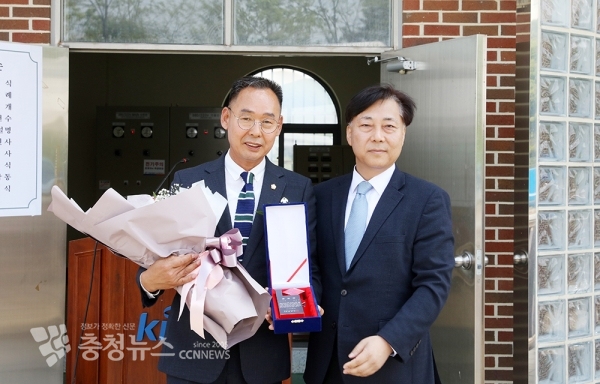 좌로부터 이수의 서산시의회 의원, 김선영 한국농어촌공사 서산.태안지사장