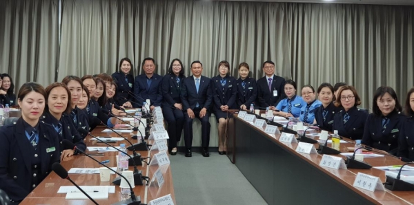 22일 시청 중회의실에서  천안시 녹색어머니회와 간담회후 기념사진