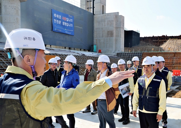 공사는 5일 삽교방조제 배수갑문 확장사업 현장 안전점검을 실시했다