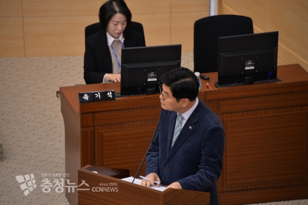 답변하는이춘희 세종시장