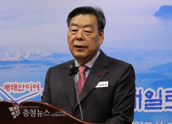 가세로 태안군수가 30일 태안군청 소회의실에서 송년기자회견을 열고 올해 성과를 설명했다.