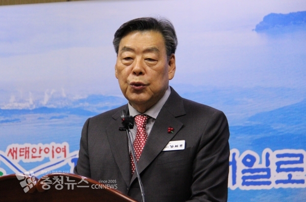 가세로 태안군수가 30일 송년기자회견을 통해 원산안면대교 명칭과 관련 행정소송 하겠다는 입장을 밝혔다.