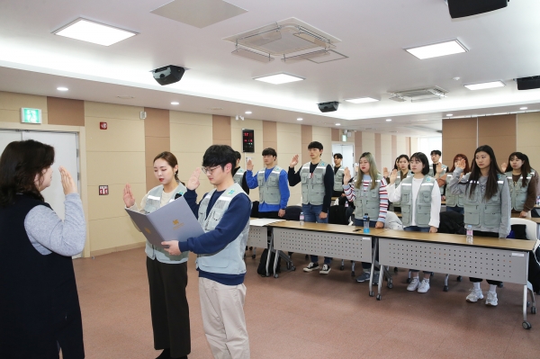 해외봉사 선서 장면