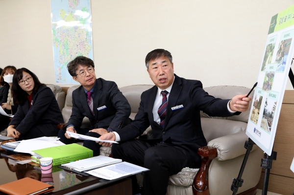 행정국장 기자회견 모습