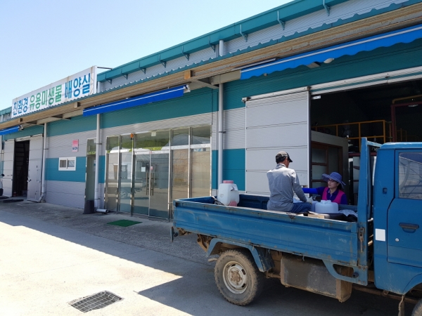 농경지에 힘주는 친환경유용미생물 공급