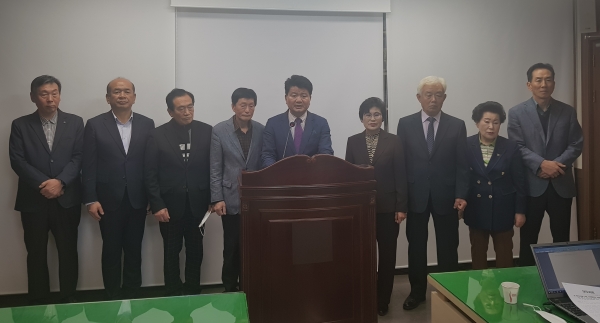 전 태안군의원 13명 성일종후보 지지선언