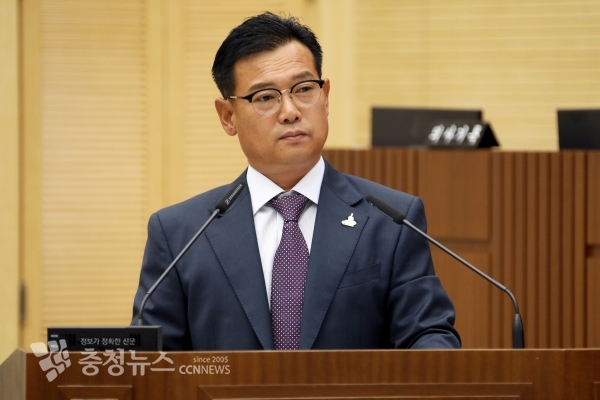 시정질문하는 김원식 세종시의회 의원 / 츙청뉴스 최형순 기자