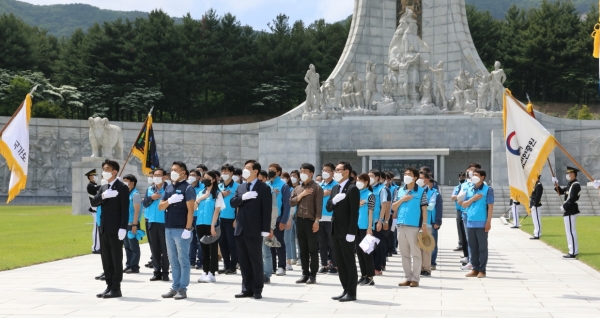 대전도시공사 임직원 현충원 참배후 봉사