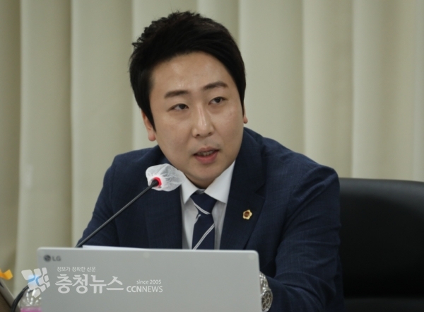 행정사무감사 하는 세종시의회 임채성 의원(종촌동)