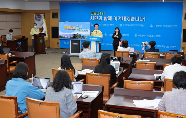 허태정 대전시장은 15일 기자브리핑에서 보문산에 새로운 전망대를 건설하는 것을 골자로 한 '보문산 도시여행 인프라 조성 계획'을 발표했다.