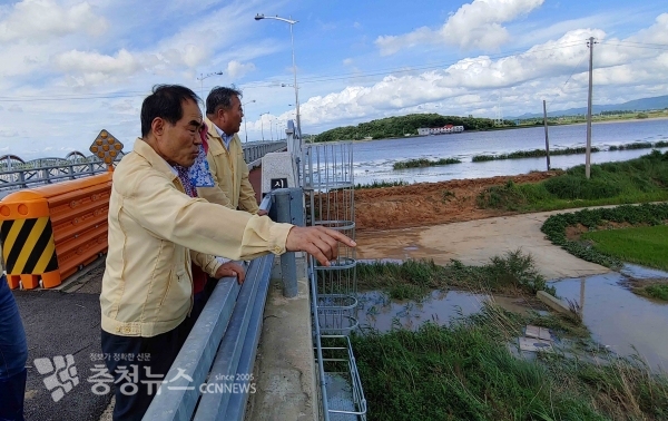 김인식사장은 지난주말 전남 영암 금강들녘 등 지역수해 현장을 찾아 방류 현황 등 현장을 점검했다