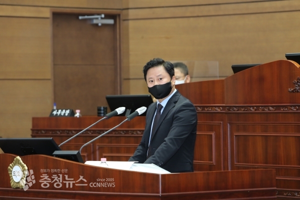 시정질문 하는 이은상 천안시의회 의원
