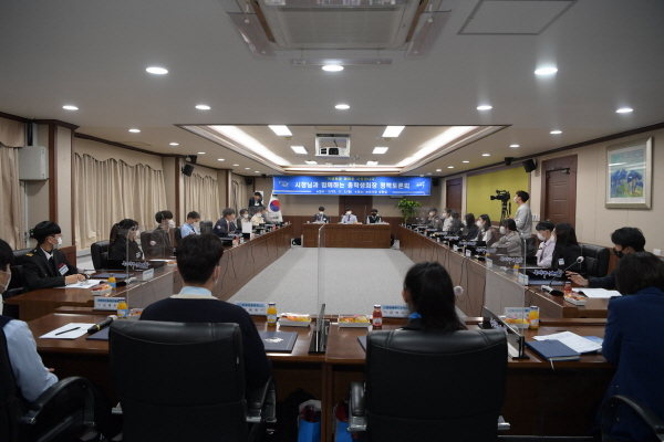 지난 2일 시청 상황실에서 ‘논산시 중·고등학교 학생회장 정책토론회’