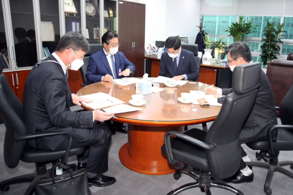 내년도 정부예산 확보 관련 이정문 의원 방문 모습