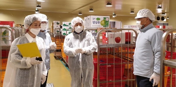 상병헌 세종시의원(가운데)이 세종시 공공급식지원센터 현장을 방문했다.