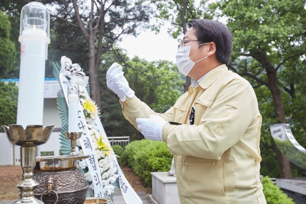오세현 시장 남산 충렬탑 참배
