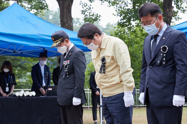 오세현 시장 남산 충렬탑 참배
