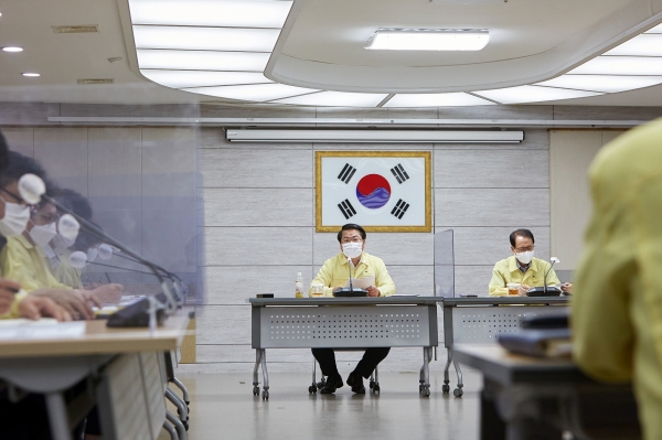 아산시 코로나19 대응 및 8월 확대간부회의 진행 장면