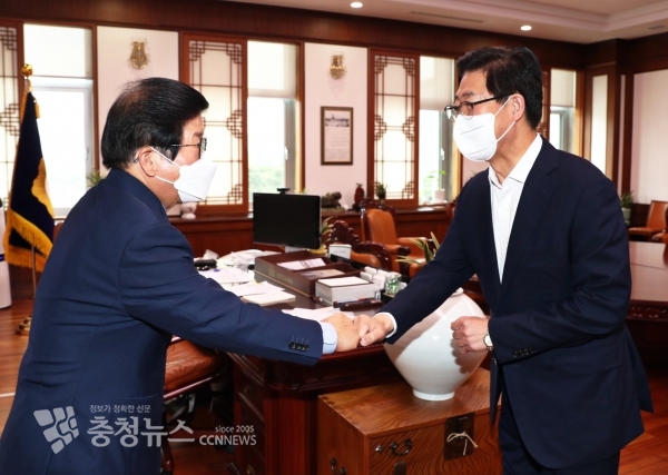 (왼쪽부터)박병석 국회의장, 양승조 충남도지사