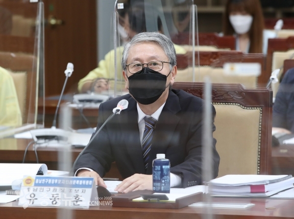 유동훈 충남연구원장 후보자가 9일 충남도의회 인사청문을 받고 있다.