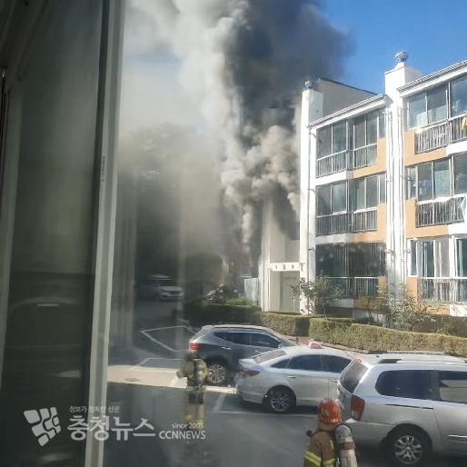 대전 서구 한 아파트에 화재가 발생했다. / 독자 제공