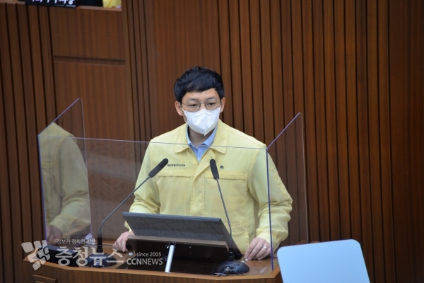 5분 발언하는 손인수 세종시의회 의원