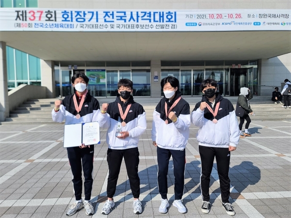 사격팀, 제37회 회장기 전국사격대회 단체전 3위 수상 모습
