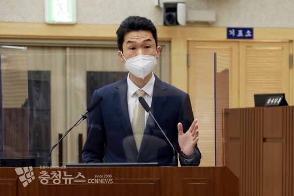 시정질문 하는 노종용 부의장