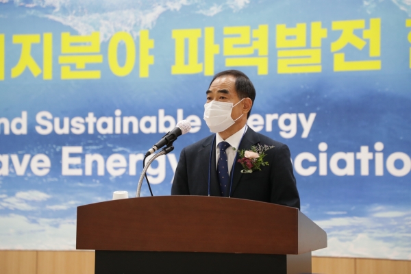 김인식사장은 신개념 파력발전형 부유식방파제의 어촌지역 상용화를 통해 농어촌 지역 탄소중립을 선도해나가겠다고 밝혔다