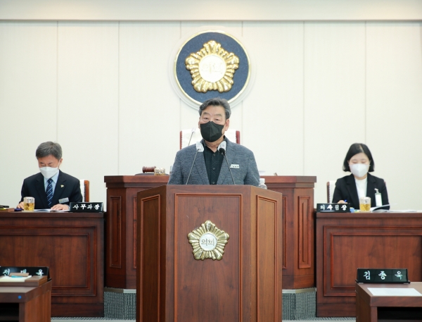 가세로 군수 태안군의회에서 시정연설 모습