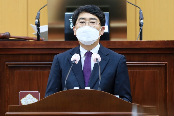 맹정호 서산시장이 25일 시청 본회의장에서 열린 제268회 서산시의회 제2차 정례회에서 시정연설하는 모습