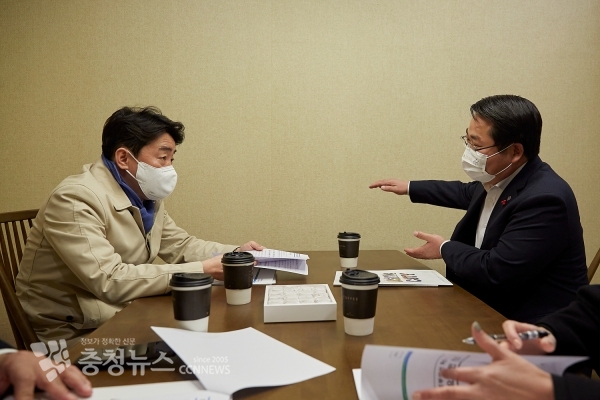 좌로부터 강훈식 의원, 오세현 아산시장