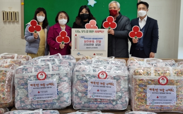 (정면)오른쪽 두 번째(류권식 세종재가노인복지센터장), 세 번째 (국민연금공단 이여규 본부장) 네 번째(사회복지공동모금회 이경아 사무처장