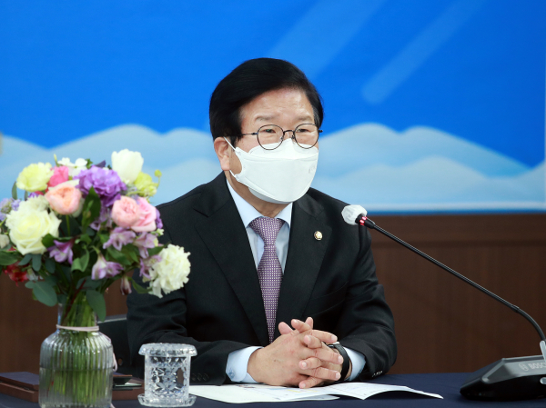 지난 10일 구청 장태산실에서 박병석 국회의장과 정책간담회를 개최하여 지역 주요 현안에 대해 논의했다.