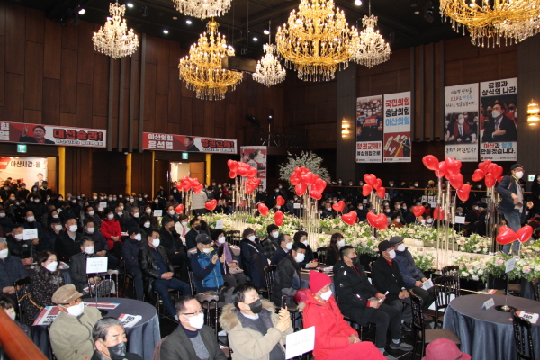 행사장을 가득 채운 '아산 필승결의대회' 참여자들