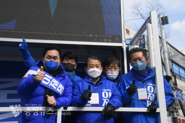 계룡 유세현장에서 김종민 의원, 정청래 의원, 박완주 의원, 황명선 전 논산시장