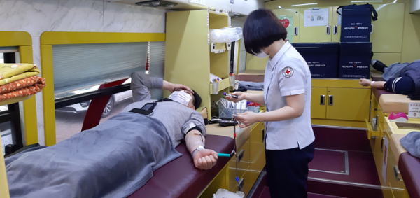 대한적십자사와 공동으로 헌혈 행사 진행 모습